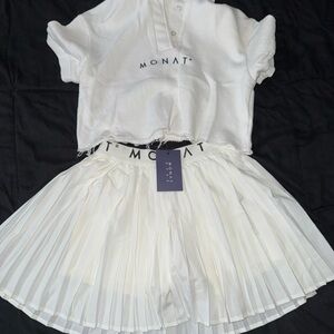 Woman Monat skirt and crop top